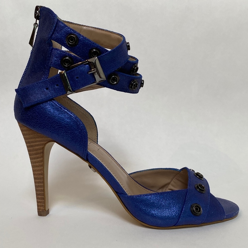 Brand new Rachel Roy Blue Pump Heel Size 7.5
